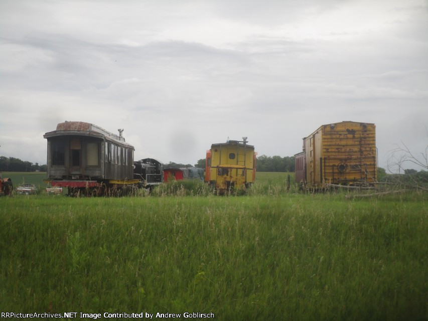 FTCX 1, SRBX 23, Manitoba Office Car + 3 Cabooses